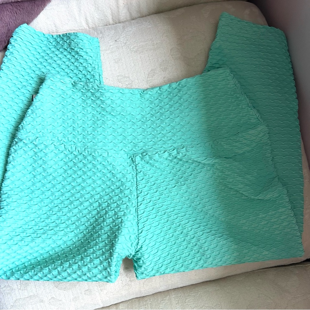 Booty by Brabants Aqua Croco Croc Skin Capri Leggings, One Size Fits NWT